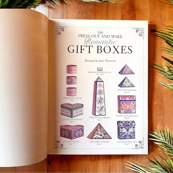The Press-Out and Make Romantic Gift Boxes by Jane Thomson - Picture 3 of 13